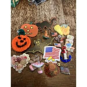 Lot Of 16 Vintage Brooch Pins Hallmark Handmade Etc HOLIDAYS HALLOWEEN PATRIOTIC